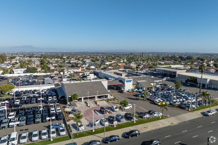 More Photos Of 19232 Beach Blvd, Huntington Beach Auto Dealership For Lease