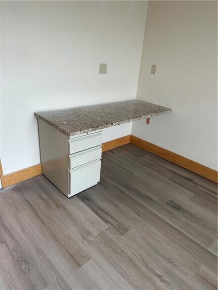 More Photos Of 10431 Perry Hwy, Wexford Office For Sale