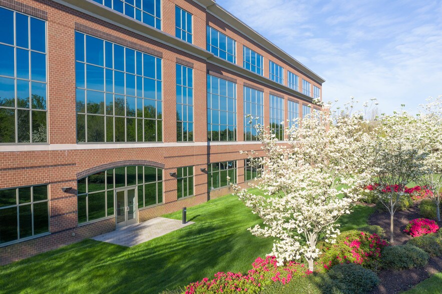 More Photos Of 8730 Stony Point Pky, Richmond Office For Lease