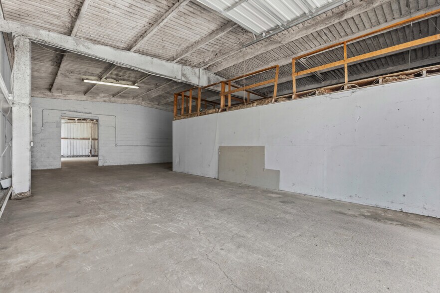 More Photos Of 4715 Turner Warnell Rd, Arlington Warehouse For Sale