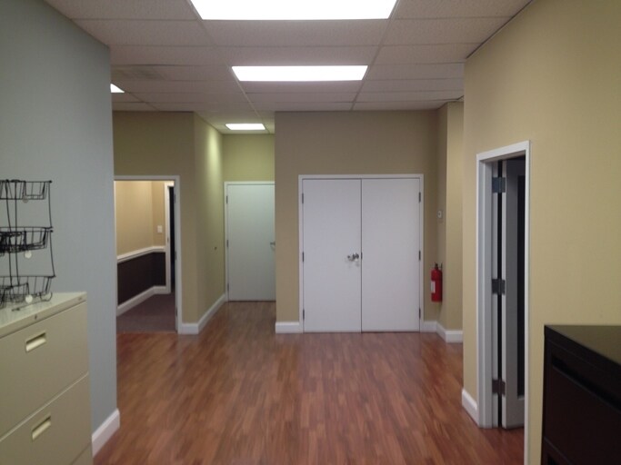More Photos Of 11936 Centre St, Chester Office For Lease