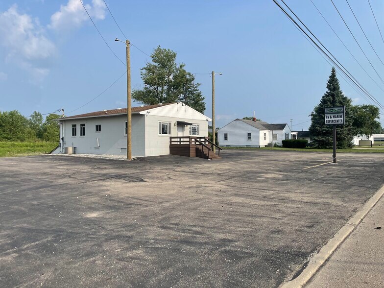 More Photos Of 3005 S County Road 25A, Troy Freestanding For Lease