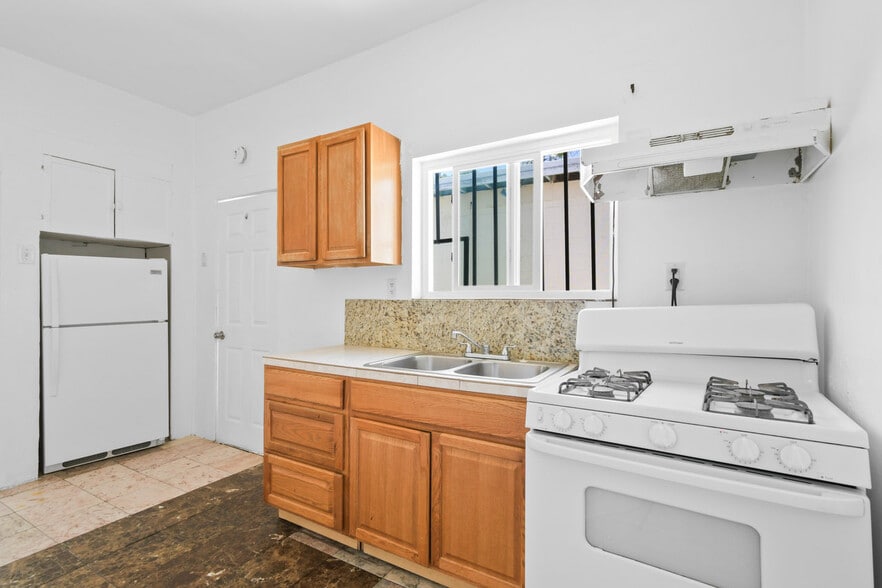 More Photos Of 3814 Acacia St, San Diego Auto Repair For Sale