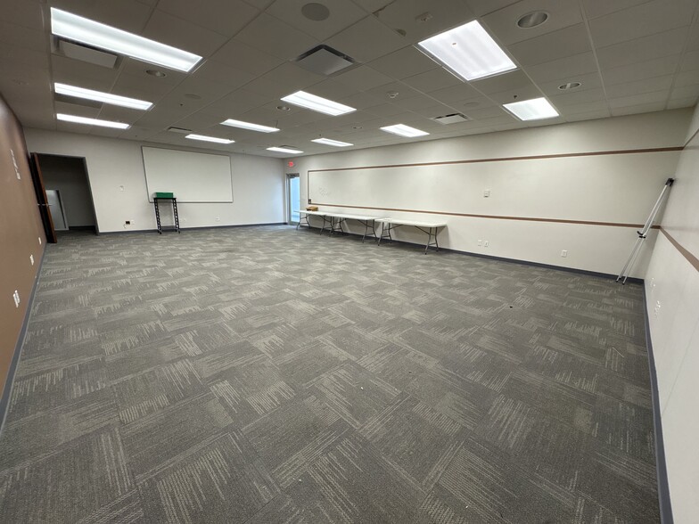More Photos Of 3589 Sagamore Pky, Lafayette Office For Lease