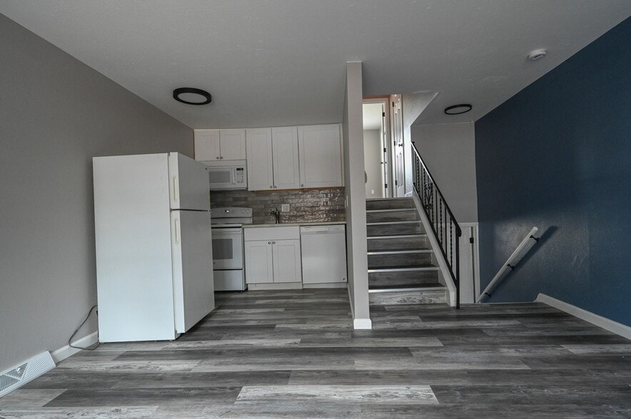 More Photos Of 1220 Allison St, Lakewood Apartments For Sale