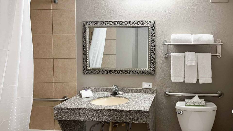 More Photos Of 3400 South St, Nacogdoches Hotel For Sale