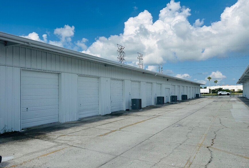 More Photos Of 300 Race Track Rd S, Oldsmar Unknown For Lease