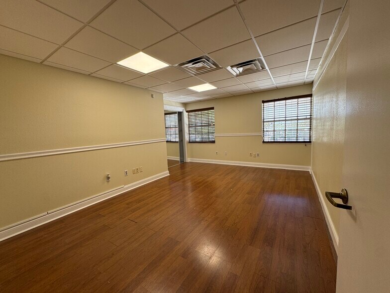 More Photos Of 4802-4942 W Gandy Blvd, Tampa Business Park For Lease