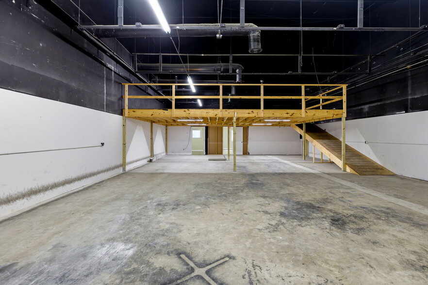 More Photos Of 136 Beach City Rd, Hilton Head Flex For Lease