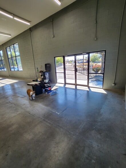 More Photos Of 310 SE Railroad St, Bend Storefront Retail Residential For Lease