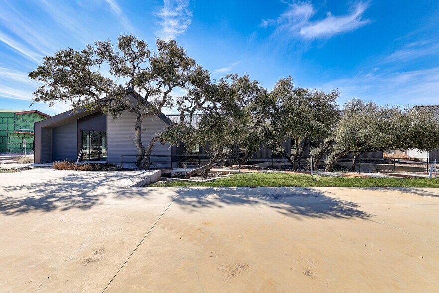 More Photos Of 17206 Blanco Rd, San Antonio Office For Sale
