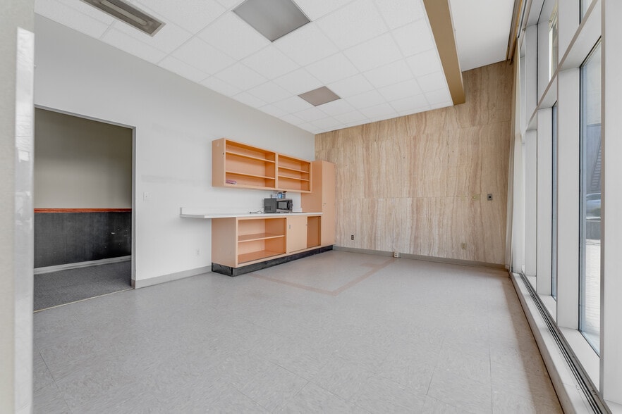 More Photos Of 214 Merchant St, Fairmont Bank For Sale