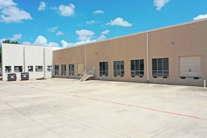 More Photos Of 4616 W Howard Ln, Austin Flex For Lease
