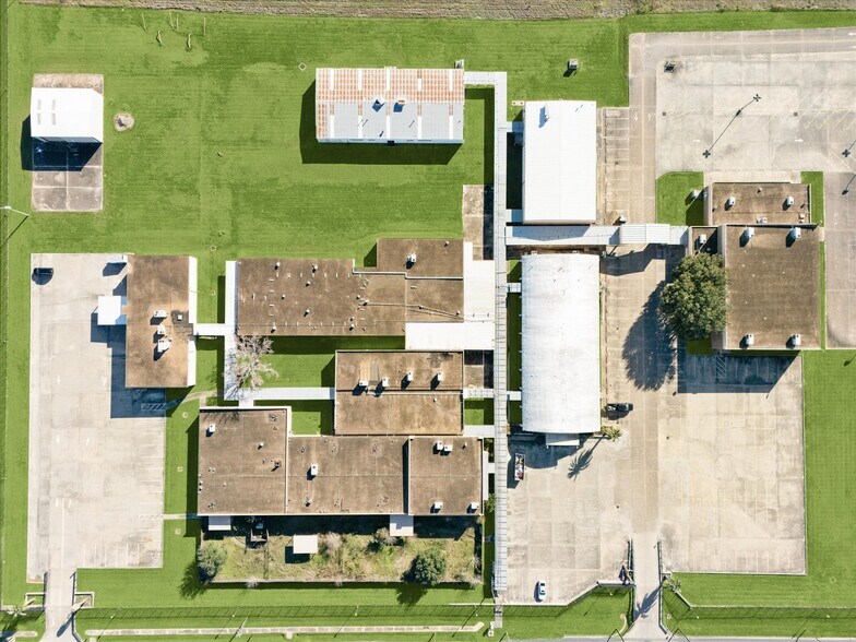 More Photos Of 1401 Mlk Blvd, El Campo Flex For Sale