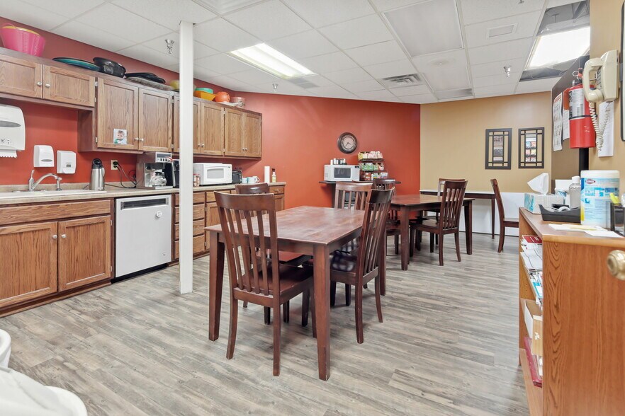 More Photos Of 11 N 7th Ave N, Saint Cloud Office For Sale