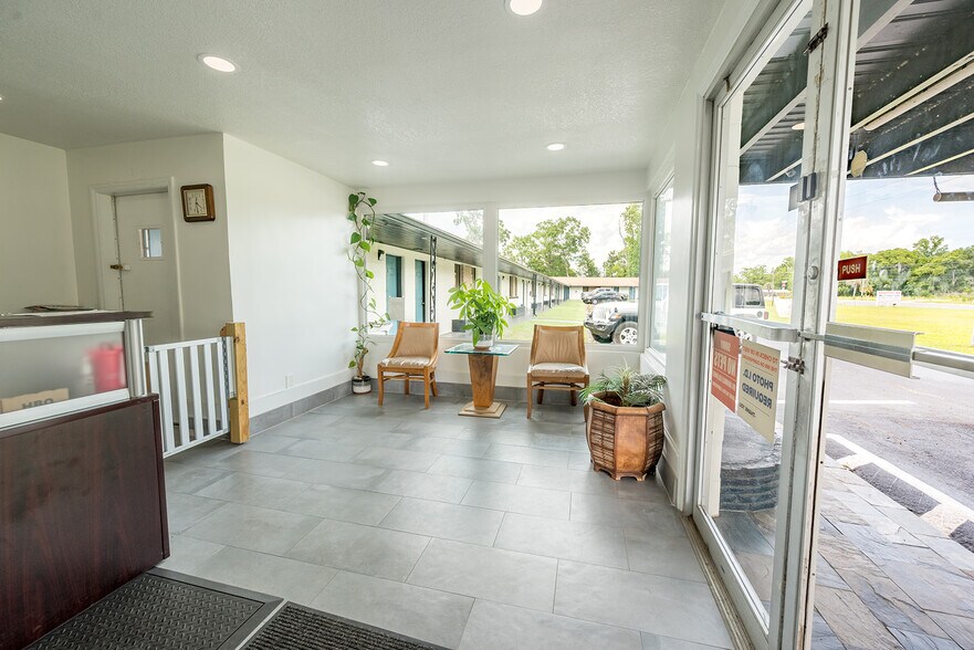 More Photos Of 1757 N Temple Ave, Starke Hotel For Sale