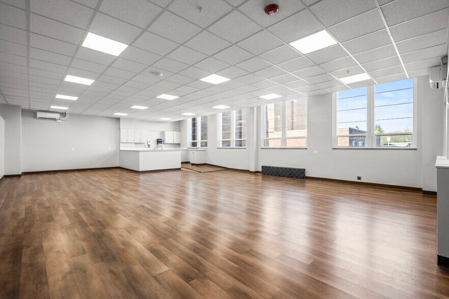 More Photos Of 115 NW State St, Pullman Loft Creative Space For Sale