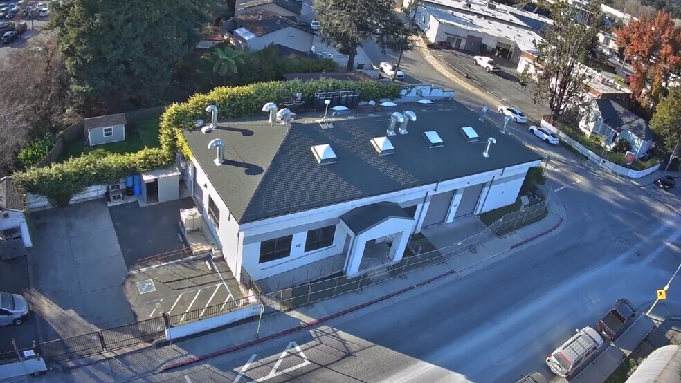 More Photos Of 211 Fern St, Santa Cruz Showroom For Sale