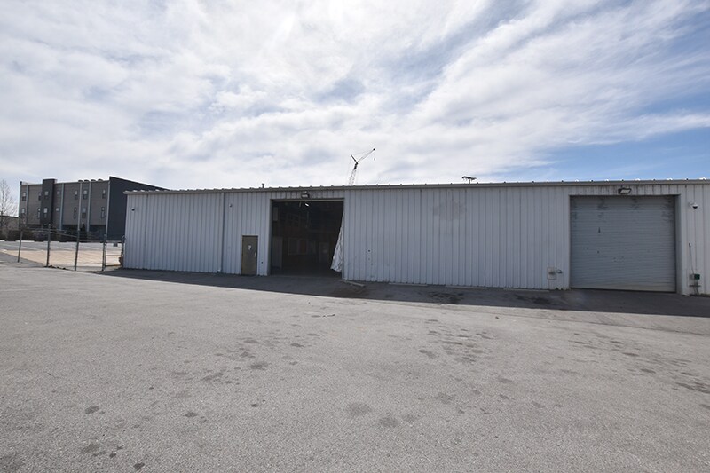 More Photos Of 1133 E Main St, Chattanooga Light Distribution For Lease