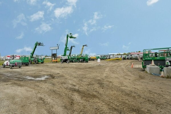 More Photos Of 30 Industrial Dr, Sylvan Lake Service For Lease