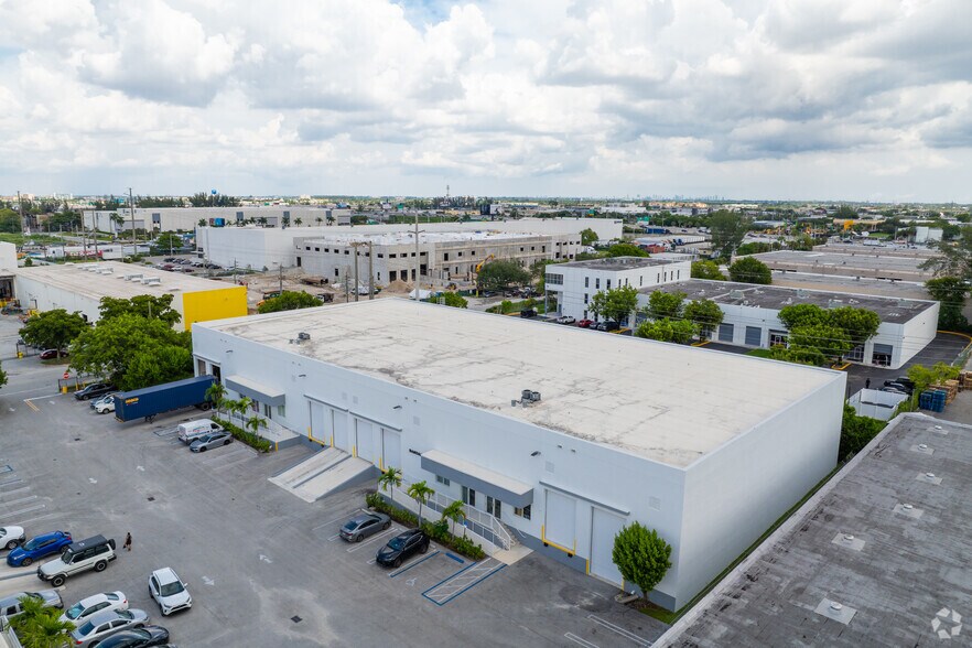 More Photos Of 7900 NW 71st St, Miami Warehouse For Lease