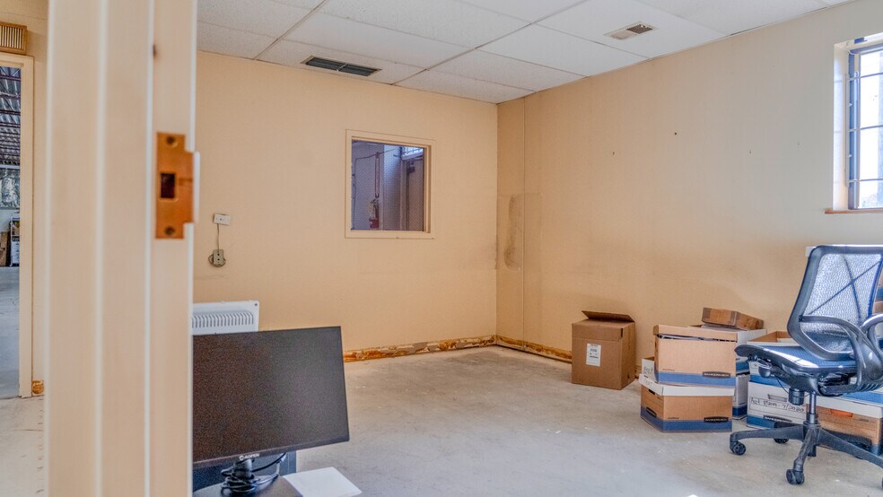 More Photos Of 2737 W 2nd Ave, Denver Warehouse For Lease