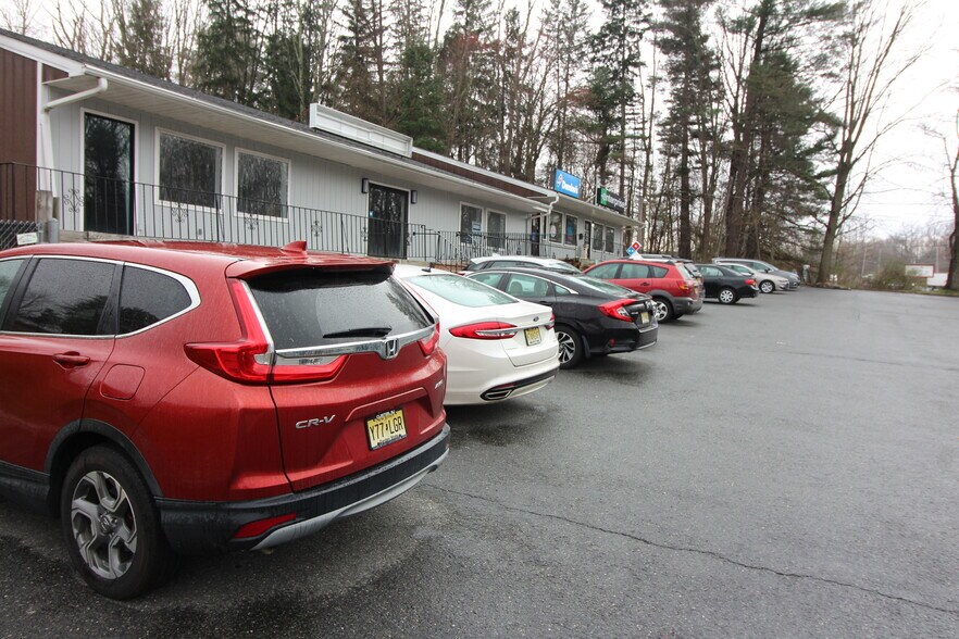 More Photos Of 2002 Rt-31, Clinton Township Unknown For Lease