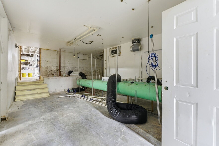 More Photos Of 2122 S Glenstone Ave, Springfield Freestanding For Sale