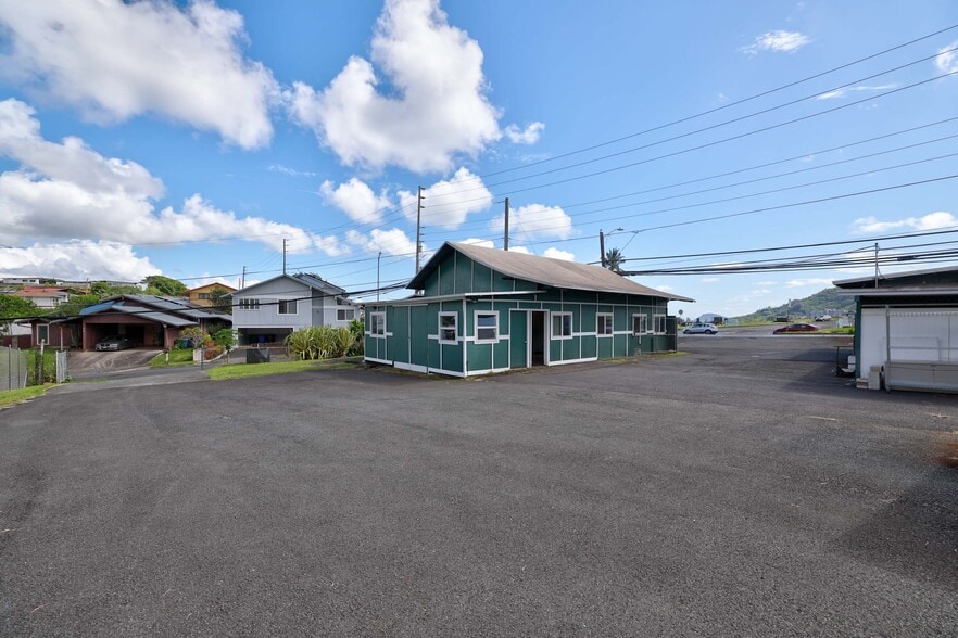 More Photos Of 45-428 Kamehameha Hwy, Kāneohe Light Distribution For Sale