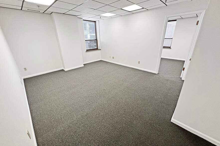 More Photos Of 205 N College Ave, Bloomington Office For Lease