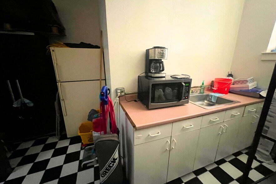 More Photos Of 72 68th St, Guttenberg Flex For Lease