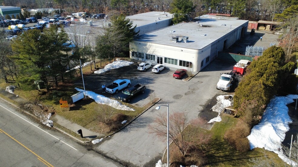 More Photos Of 28 Old Dock Rd, Yaphank Warehouse For Sale