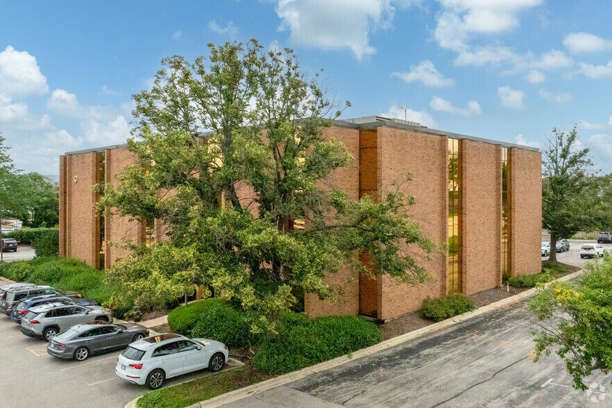 More Photos Of 800 Roosevelt Rd, Glen Ellyn Office For Lease