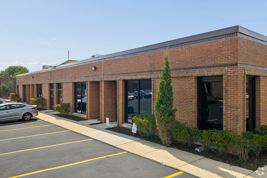 More Photos Of 1200-1258 Remington Rd, Schaumburg Light Distribution For Lease