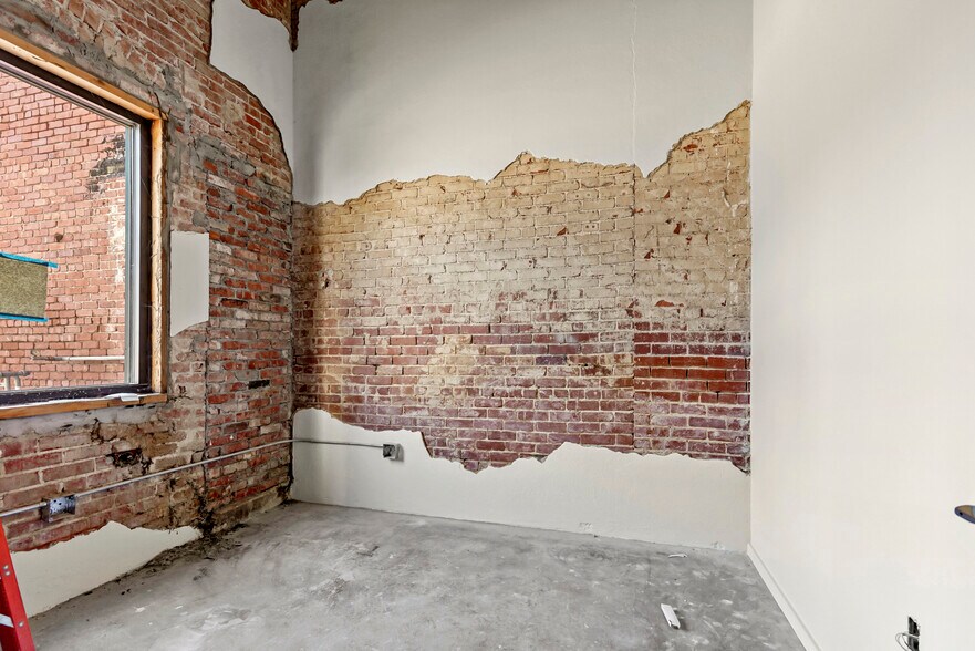 More Photos Of 214 E Rogers Blvd, Skiatook Storefront Retail Office For Sale