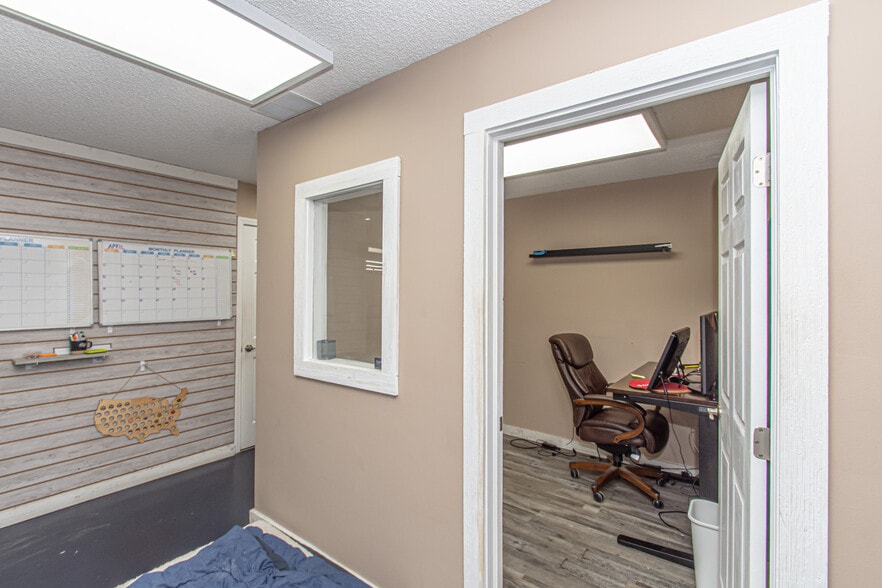 More Photos Of 1908 N Lakeman Dr, Bellbrook Storefront Retail Office For Sale