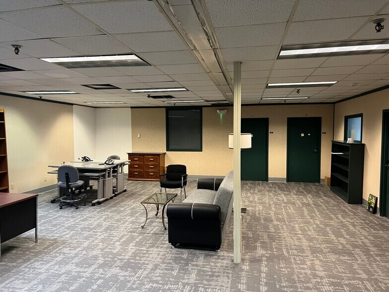More Photos Of 136 Center St, Old Town Office For Sale