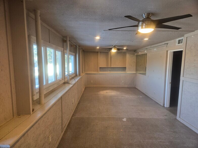 More Photos Of 1999 Pryor Rd, Atlanta Warehouse For Sale
