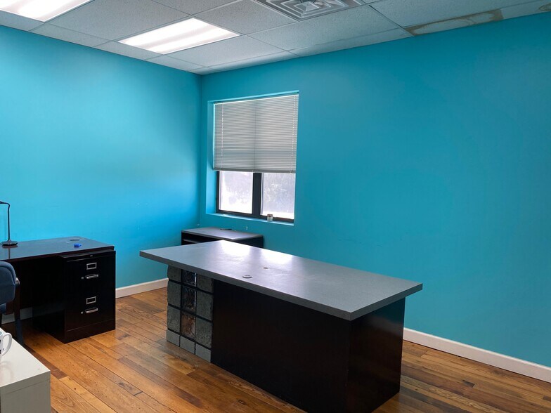 More Photos Of 3841 Ranch Road 620 S, Austin Light Distribution For Lease