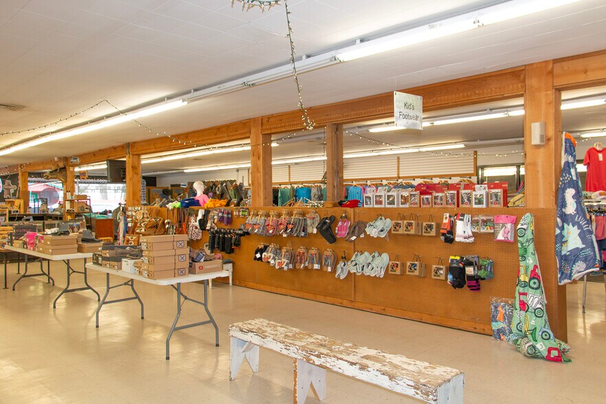 More Photos Of 110 N Broadway St, Broken Bow General Retail For Sale