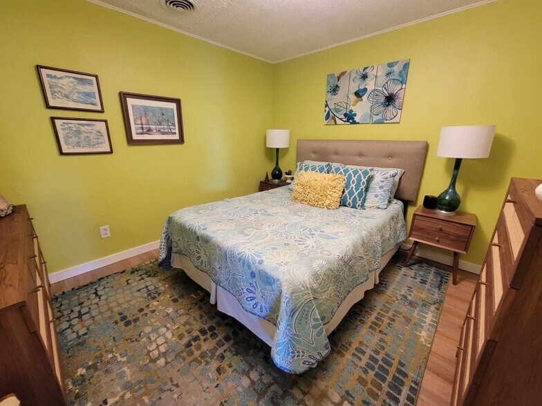 More Photos Of 1313 W Cherry St, Vermillion Hotel For Sale