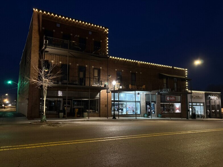 More Photos Of 130 W Bankhead St, New Albany Flex For Sale