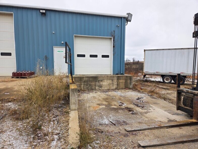 More Photos Of 217 Alfery Ln, Mount Pleasant Warehouse For Lease