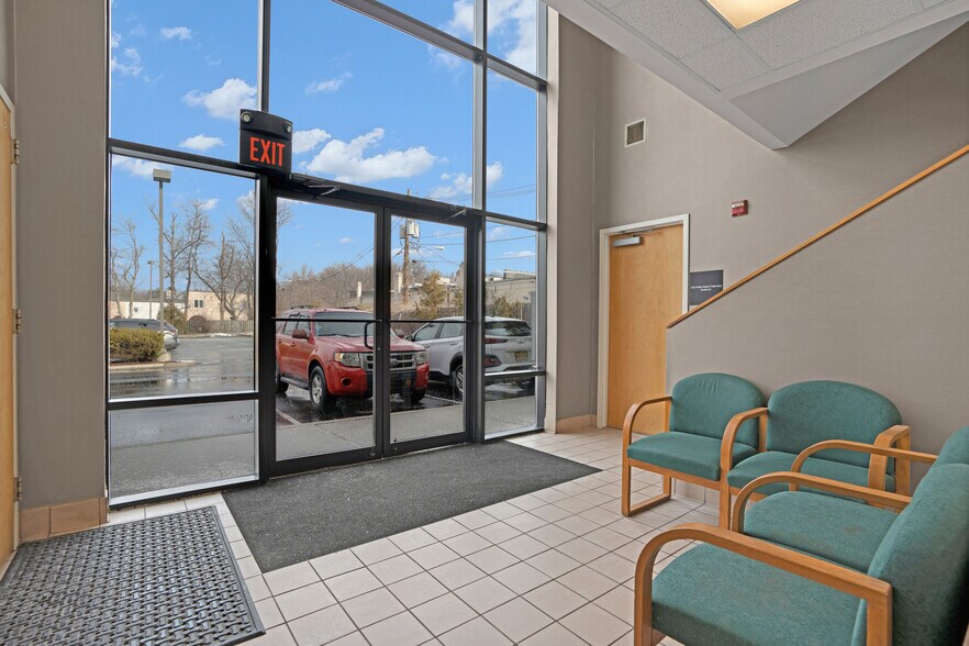 More Photos Of 1740 Oak Tree Rd, Edison Medical For Sale