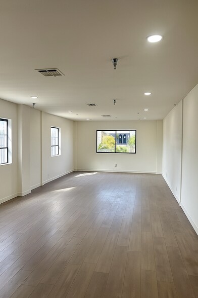 More Photos Of 5400 W 104th St, Los Angeles Manufacturing For Lease