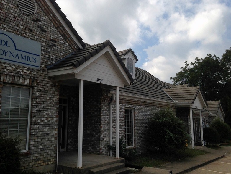 More Photos Of 912 W Randol Mill Rd, Arlington Office For Lease