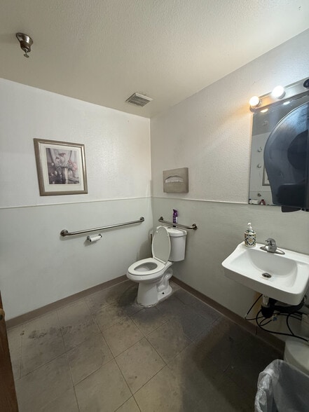 More Photos Of 13880 Harbor Blvd, Garden Grove Research And Development For Sale