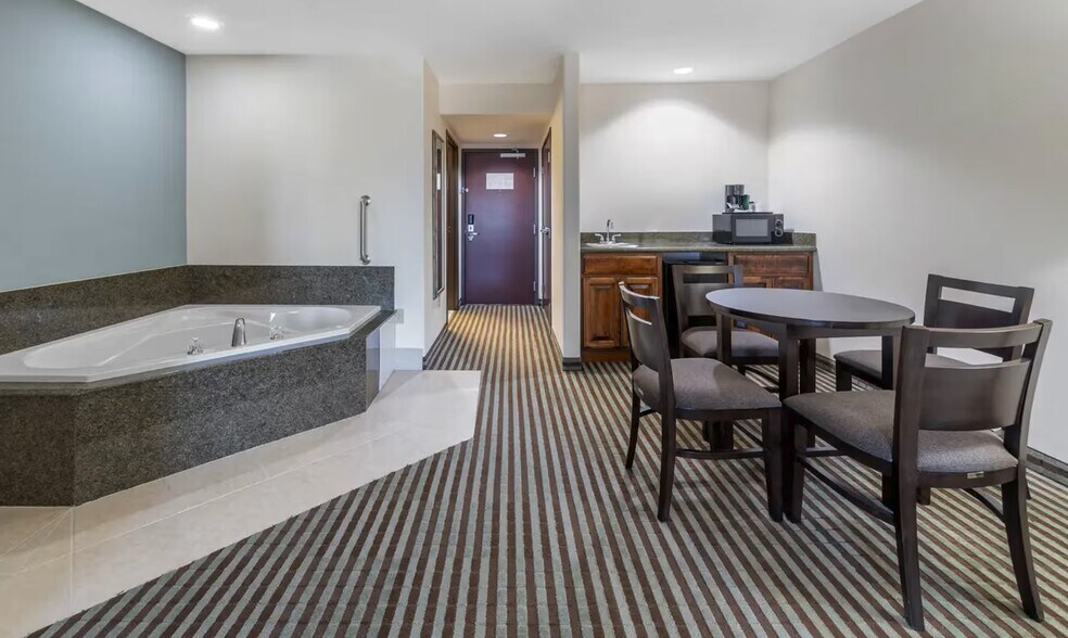 More Photos Of 3112 W Fir St, Perry Hotel For Sale