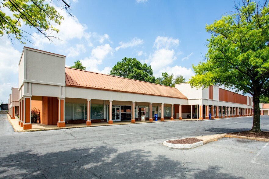 More Photos Of 801-901 W Broad St, Waynesboro Unknown For Sale