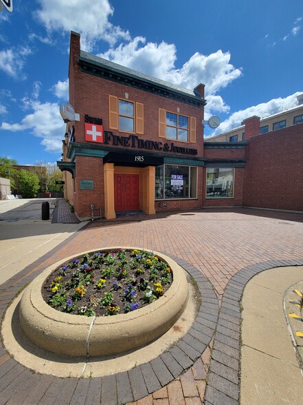 Primary Photo Of 1913 Sheridan Rd, Highland Park Office For Sale